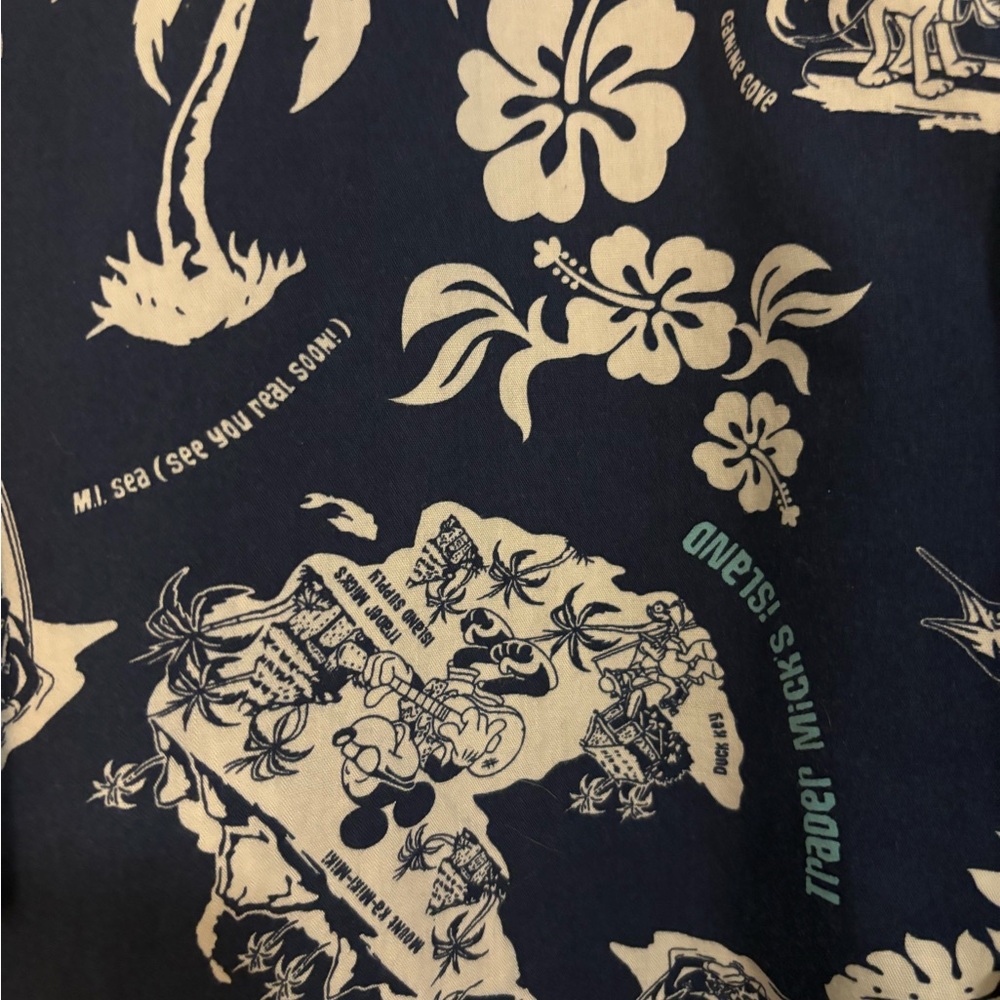 Men’s Disney “Trader Mick’s Island” button down shirt - Picture 2 of 3